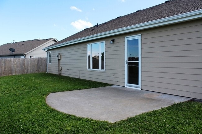 Building Photo - Great home in East Manhattan! *UPDATED PHOTOS COMING SOON*