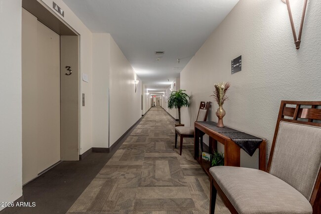 Building Photo - 425 S Parkcrest