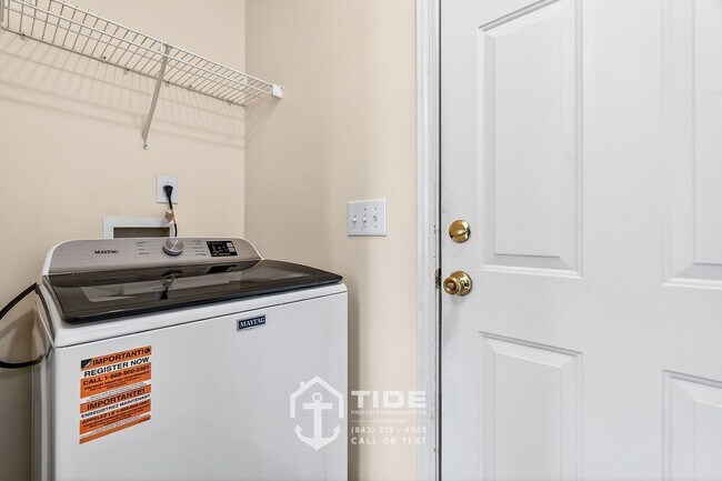 Building Photo - Modern Comfort in North Charleston