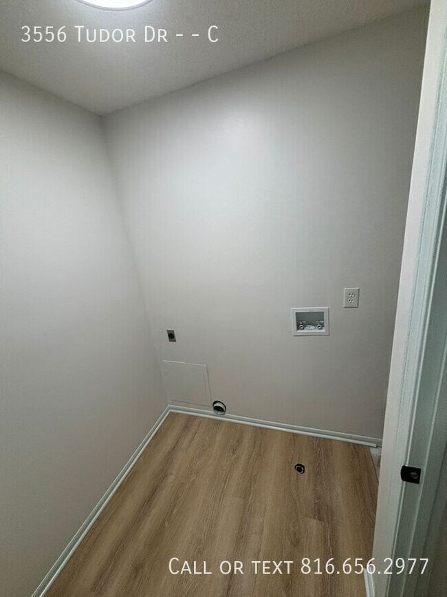 Building Photo - 3556 Tudor Dr