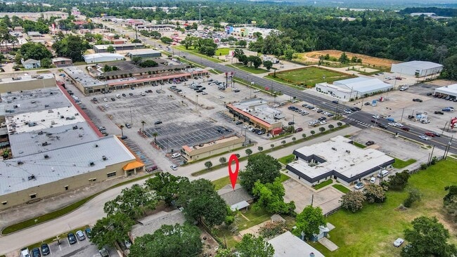 Building Photo - 811 Hillcrest Dr
