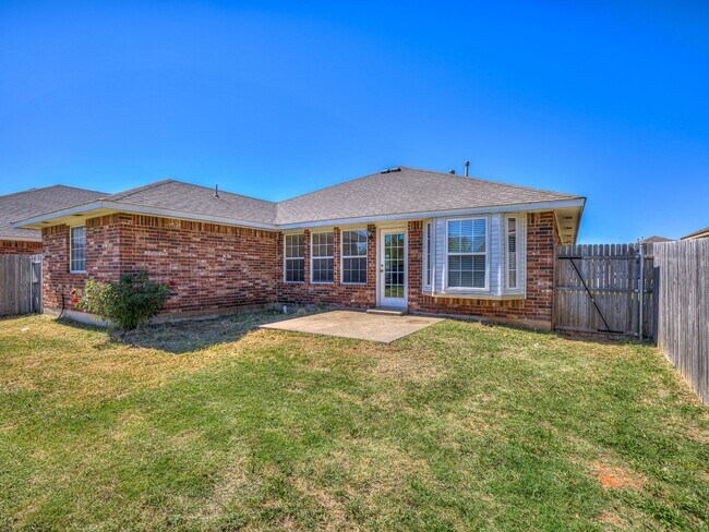 Building Photo - 1104 Westridge Dr