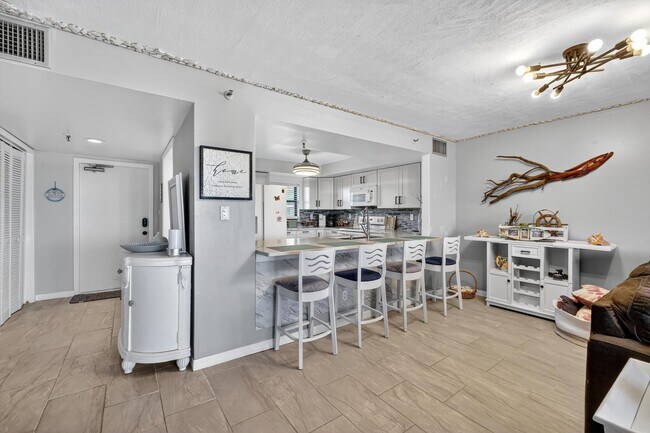 Building Photo - 801 S Ocean Dr