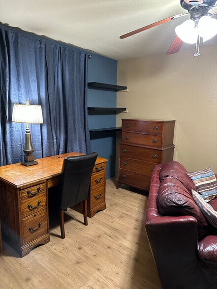 Building Photo - 494 Nicolas Rd