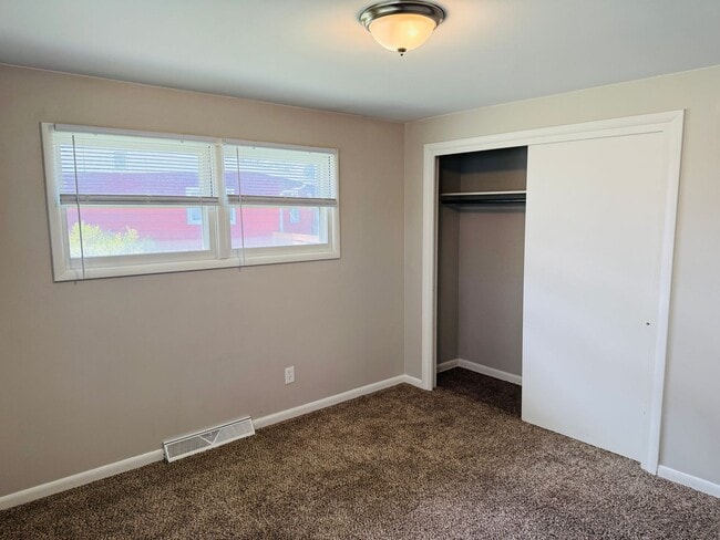 Building Photo - Dog Friendly 4 Bedroom - Billings West End