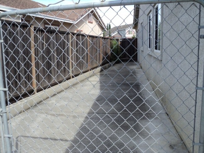 Building Photo - 1811 Stillspring Ct