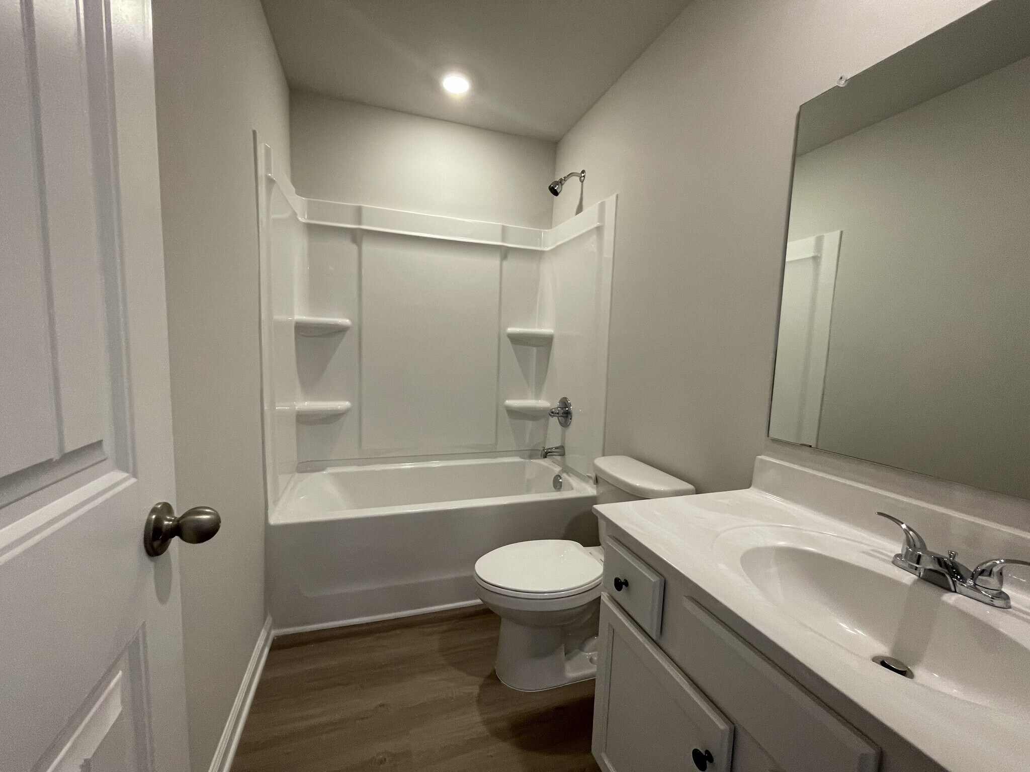 Building Photo - 9 Pineview Dr