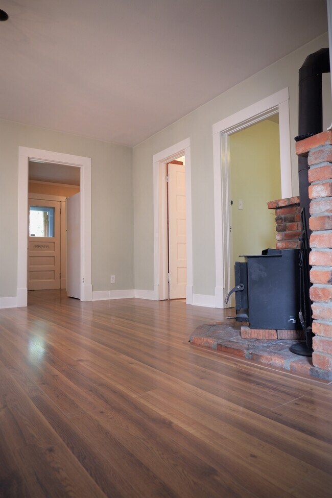 Building Photo - 3517 E 32nd Ave