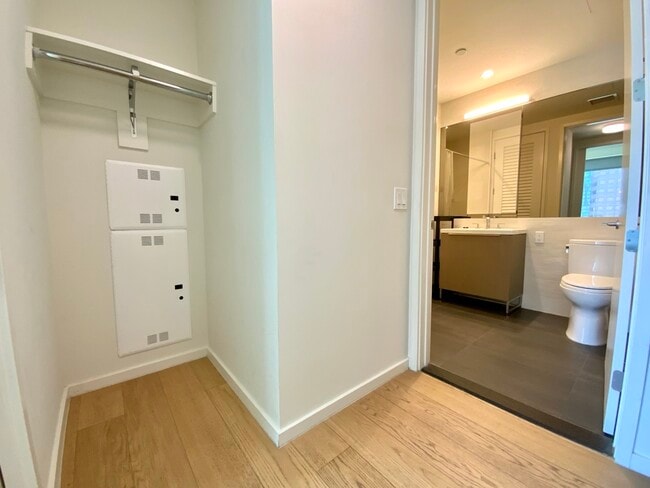 Building Photo - 889 Francisco St