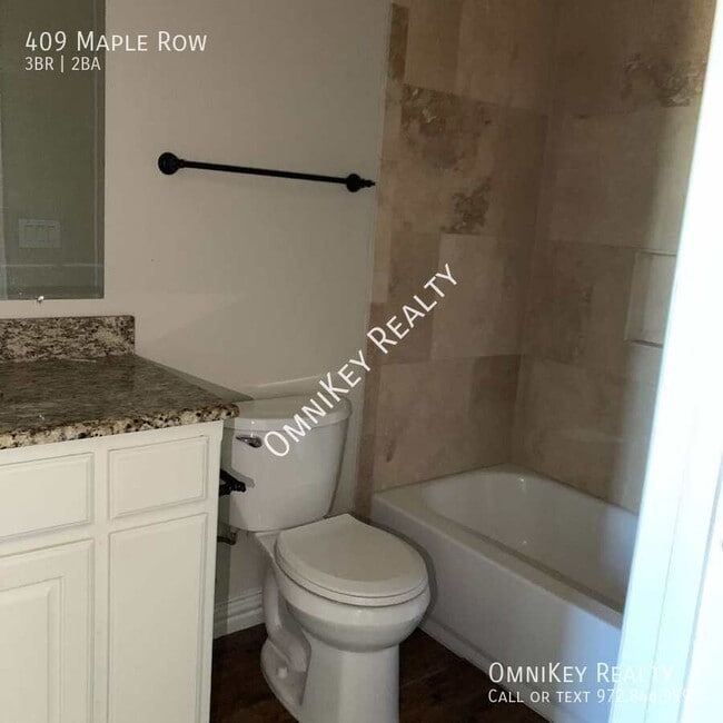 Building Photo - 409 Maple Row