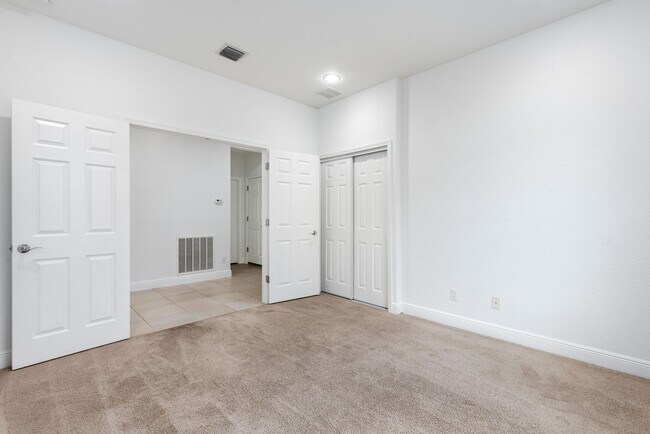 Building Photo - 1367 NW Leonardo Cir