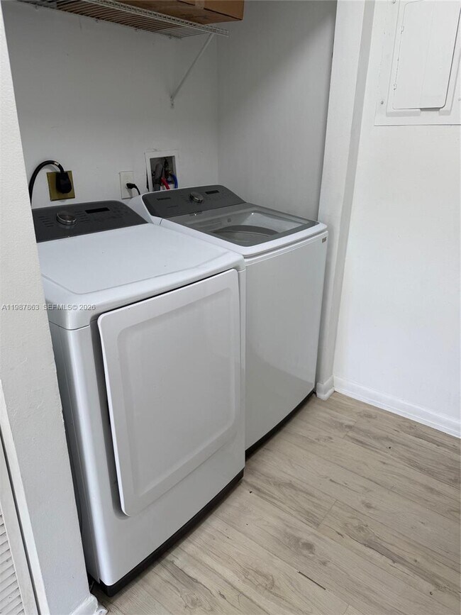 Building Photo - 1419 Yellowthroat St