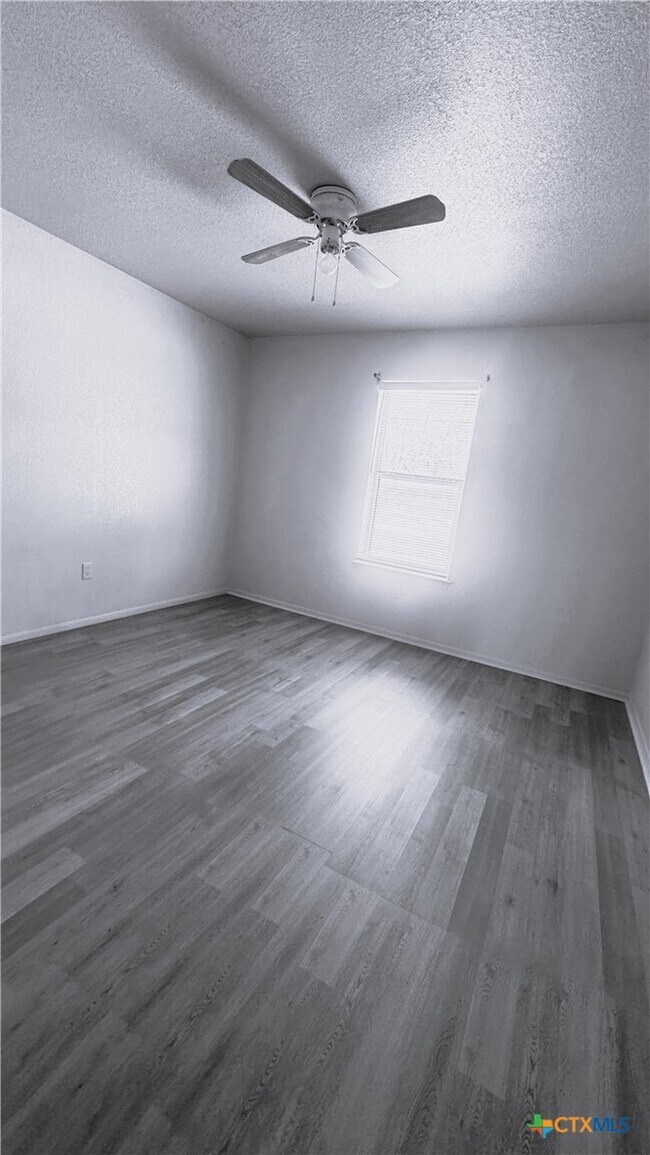 Building Photo - 1102 Circle M Dr
