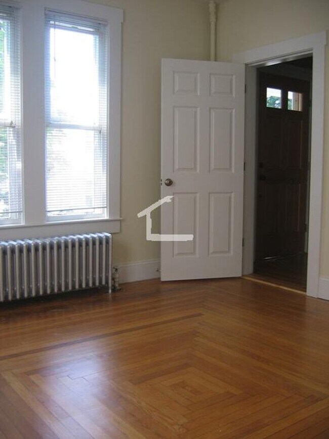 Building Photo - 9/1 No Fee! 4BR/1.5BA townhouse style unit in Brighton Ctr!