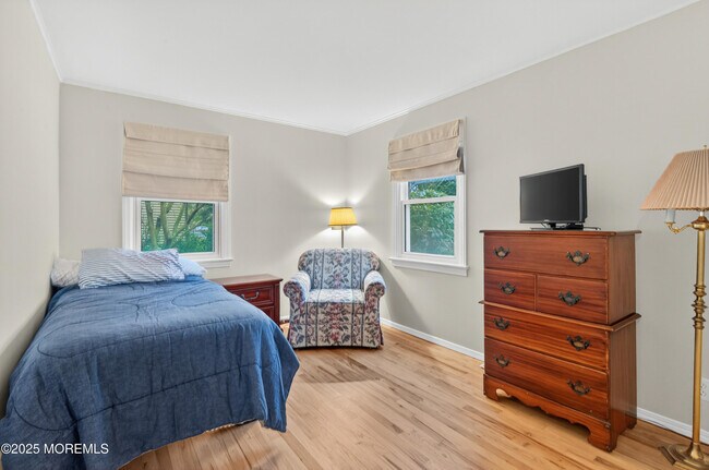 Building Photo - 1114 6th Ave