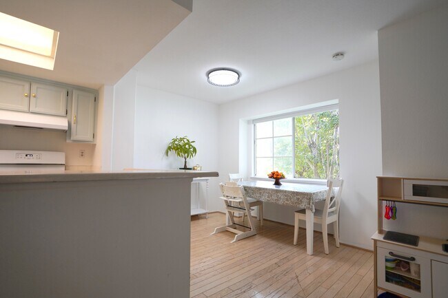 Building Photo - 4201 Las Virgenes Rd