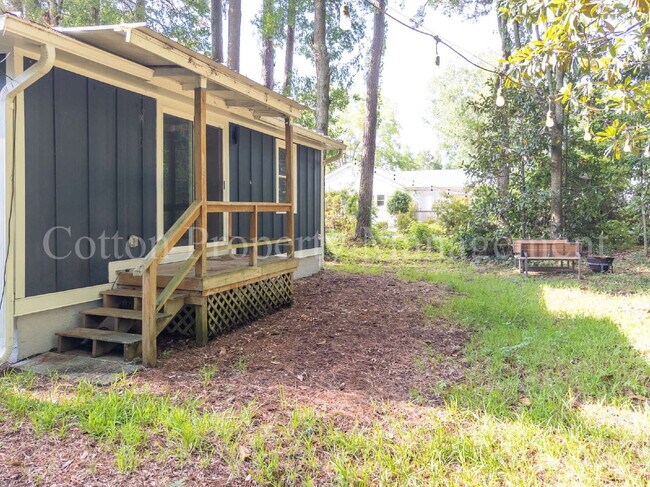 Building Photo - 2 BD/ 1 BA // Cottage Get Away just off of 42nd St // $1,875 per month // Pet Friendly*