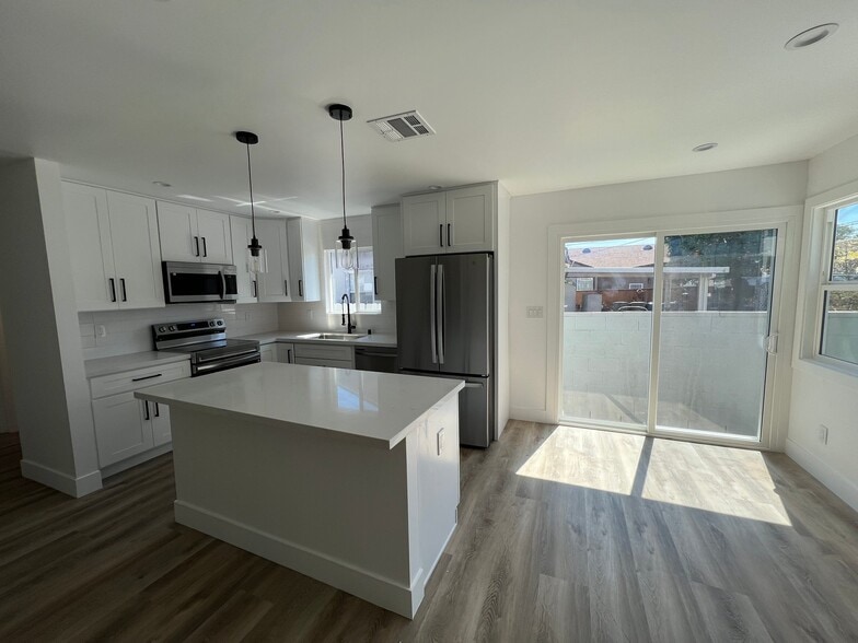 Building Photo - 4814 Hedda St