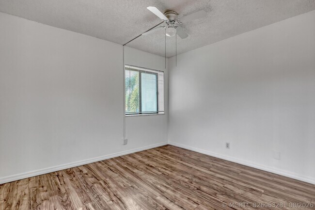 Building Photo - 6335 Red Pine Ln