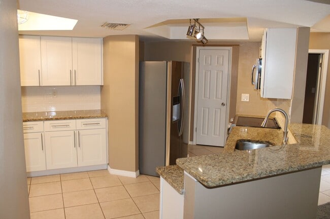 Building Photo - Updated 3 bedroom 2 bath in Greenbrook Estates