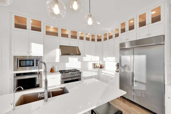 Building Photo - 1722 Oakridge Cir