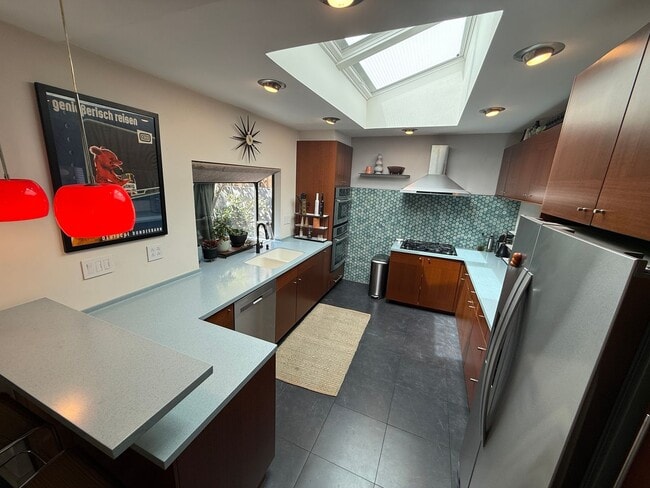 Building Photo - Mid-Century Modern 3-Bedroom Home with Pri...