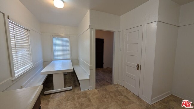 Building Photo - 1155 W 39th St