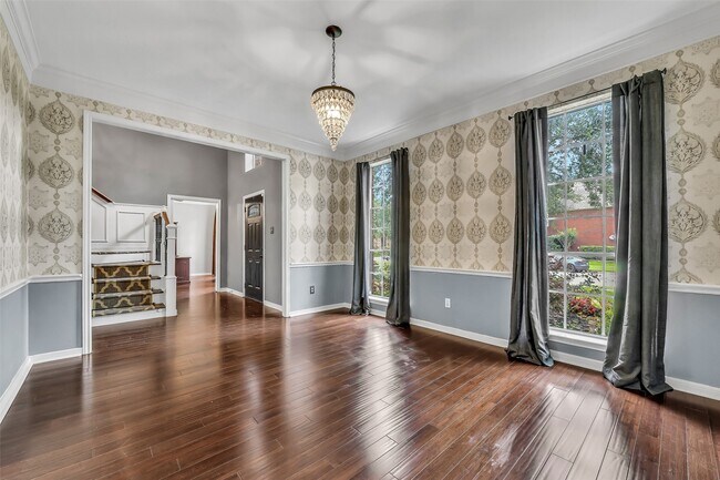 Building Photo - 2111 Riverside Dr