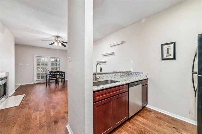 Building Photo - 2121 El Paseo St