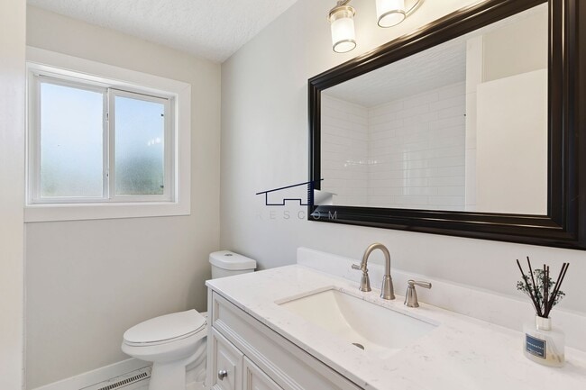 Building Photo - Updated North Ogden 4 Bedroom 2 Bathroom Home!