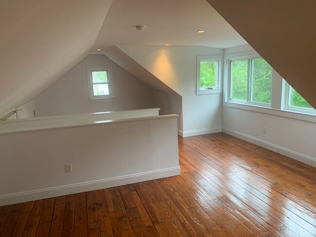 Building Photo - 9050 Easton Rd