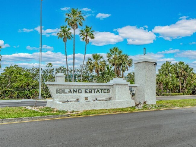 Building Photo - 105 Island Way