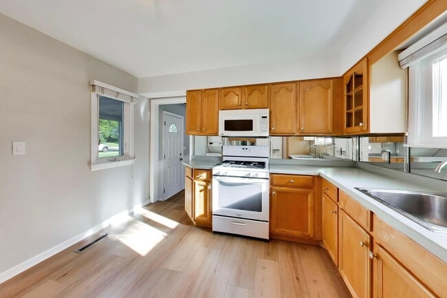 Building Photo - 5705 Aubrey Terrace