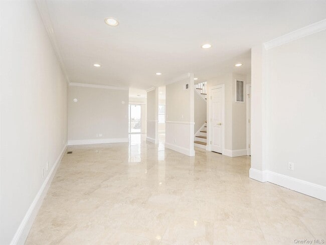 Building Photo - 24B Sintsink Dr W