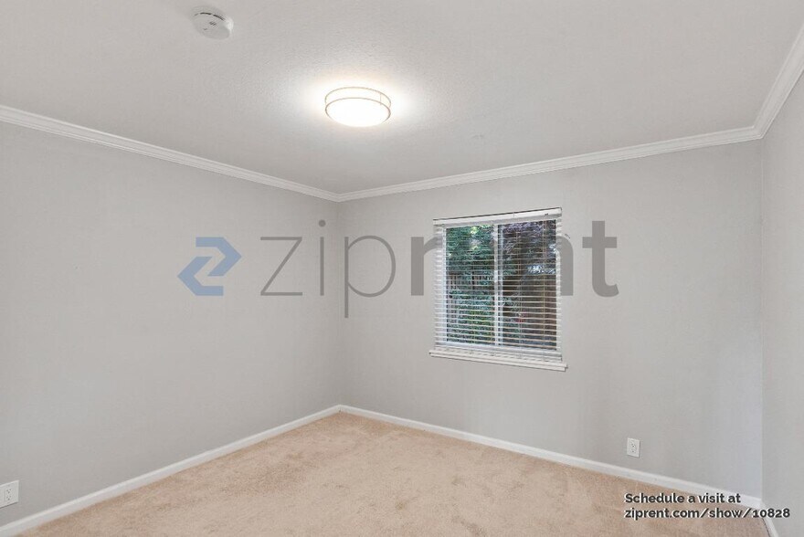 Building Photo - 1861 Briarwood Dr