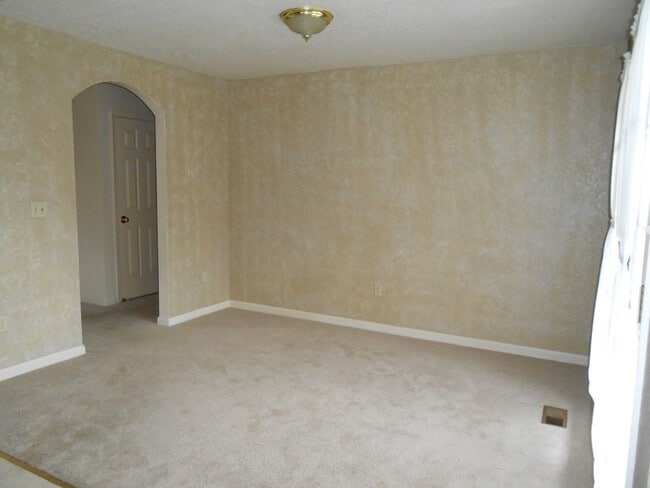 Building Photo - West Redding Home with Landscaping included