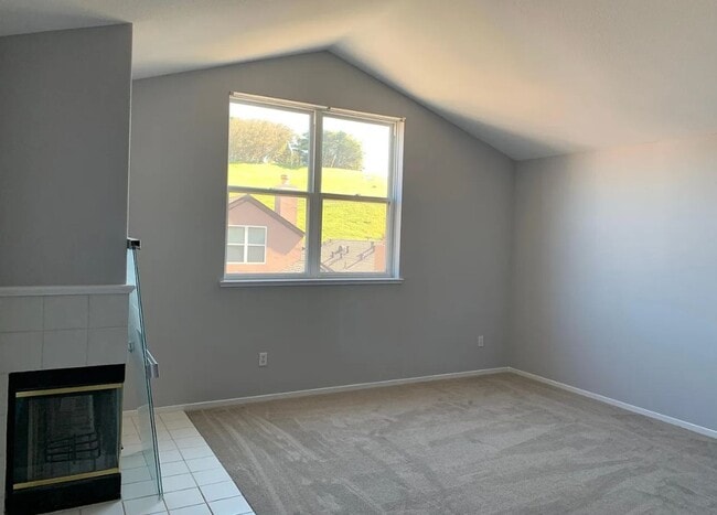 Building Photo - Beautiful 3 Bedroom Condo in Gated Community – San Francisco!