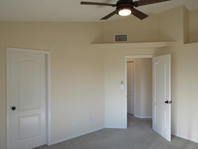 Building Photo - 14310 Island Point Dr