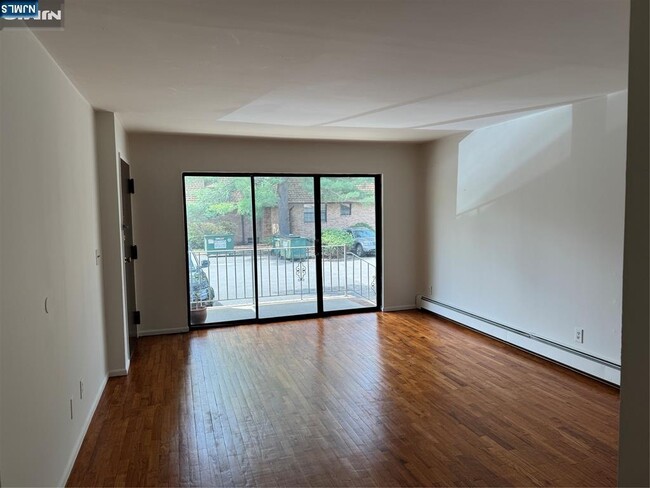 Building Photo - 244 Collignon Way