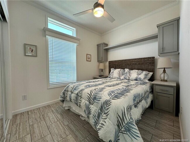 Building Photo - 219 NE Sunrise Terrace