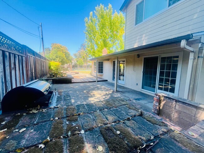 Building Photo - Unique 3 Bed + 2 Bath Los Altos Home - Spa...