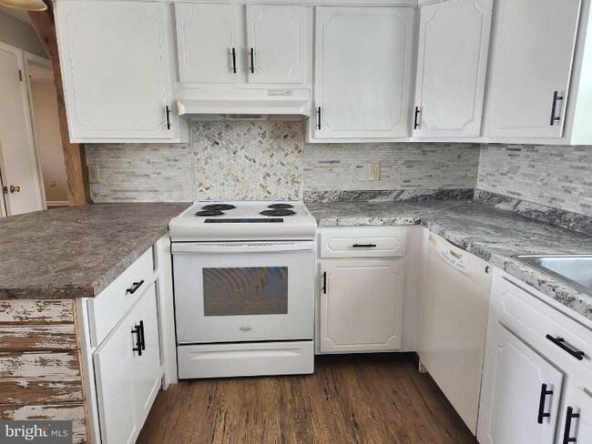 Building Photo - 168 S Main St