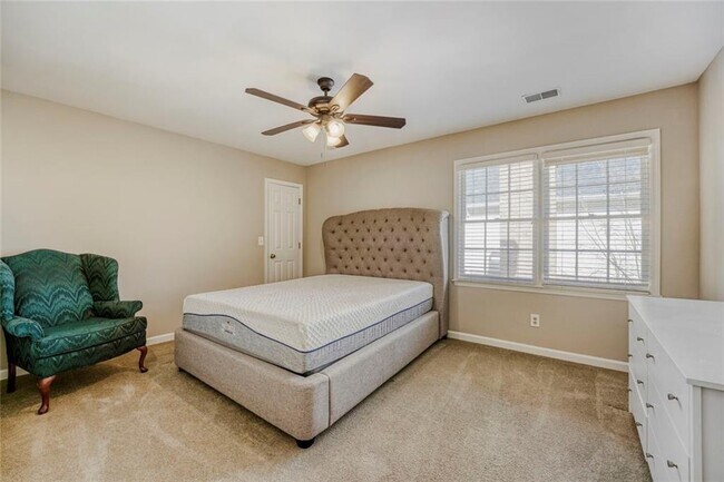 Building Photo - 1111 Lake Washington Dr NW