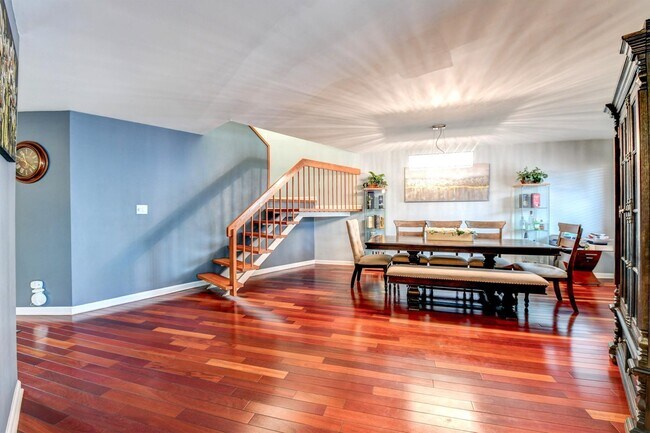 Building Photo - 572 Sanderling Ct