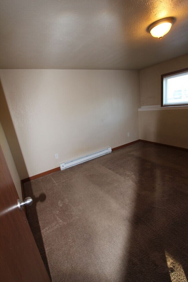 Building Photo - Great Spokane Valley Location-2 bed 1 bath...