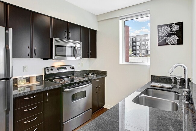 Building Photo - Annaliese