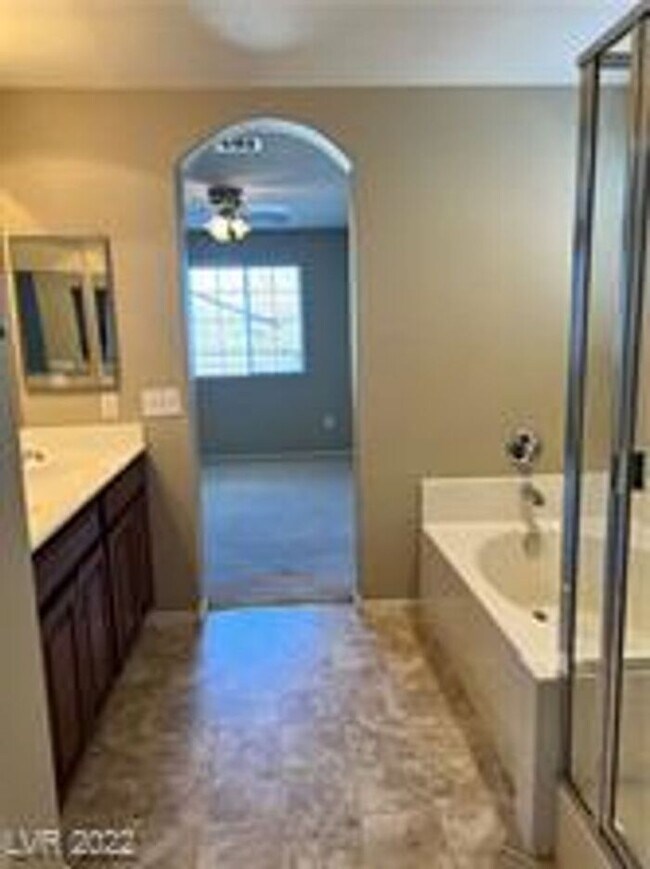 Building Photo - Stunning Home in a Gated Community