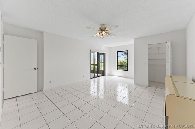Building Photo - 7260 Kinghurst Dr