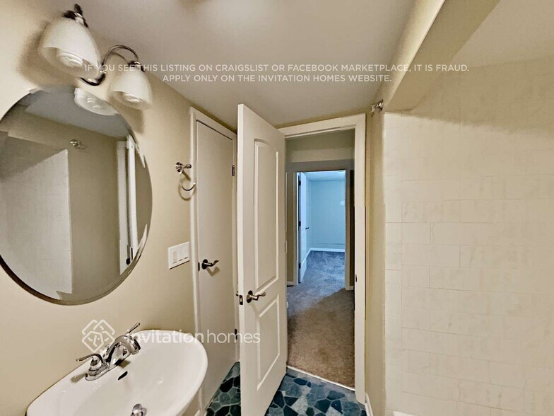 Building Photo - 10024 Minnick Ave