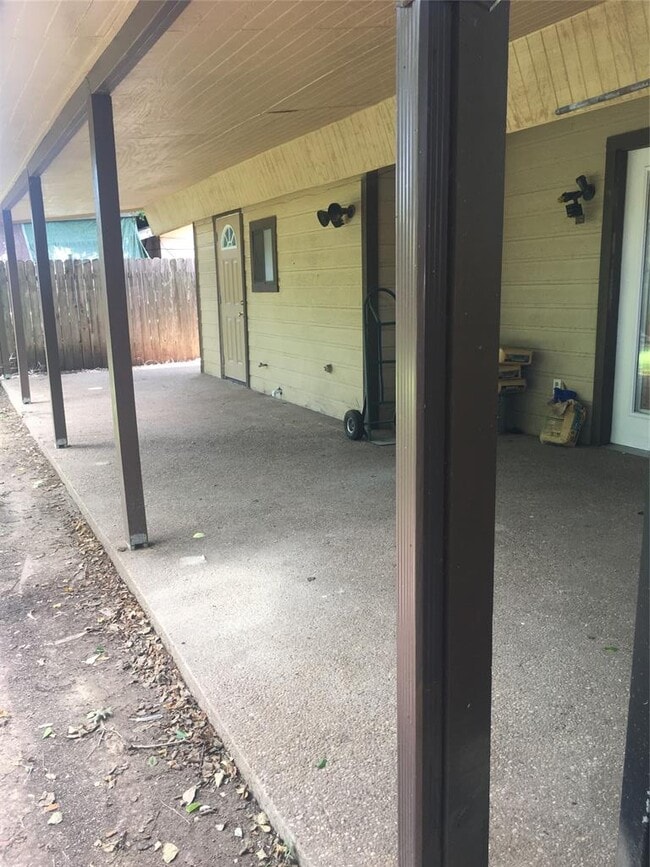 Building Photo - 6804 Suena Dr